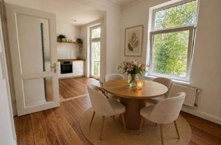 Wohnung kaufen in 22765 Ottensen, Stilvoll modernisierte Altbauwohnung mit Balkon in Elbnähe – 3 Zimmer in Bestlage Ottensens