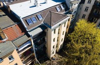 Wohnung kaufen in 04229 Leipzig, Leipzig-Schleußig - 4-Zimmer-Wohnung mit Balkon in denkmalgeschütztem Altbau