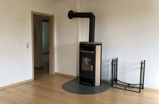 Wohnung mieten in An Der Goldenen Aue, 07973 Greiz, Sanierte 4-Raum Wohnung mit Ofen & Garage in Greiz