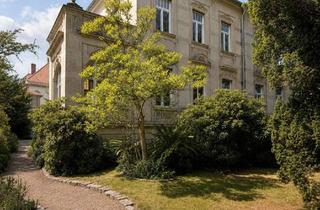 Villa kaufen in 01219 Seevorstadt-Ost/Großer Garten, Historische Eleganz am Großen Garten! Jugendstilvilla mit liebevoll angelegtem Grundstück