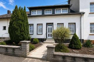 Haus kaufen in 66740 Saarlouis, Ihr neues Zuhause mit Garten und vier Garagen