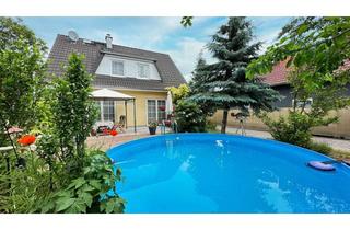 Einfamilienhaus kaufen in 12524 Altglienicke, Sonniges Einfamilienhaus mit Pool in zweiter Reihe!