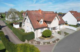 Einfamilienhaus kaufen in 63762 Großostheim, Endlich Platz für alle – Stilvolles Einfamilienhaus mit ELW... Energiebedarf nur 70,6 kWh!