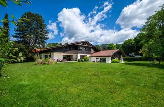 Villa kaufen in 83700 Rottach-Egern, REPRÄSENTATIVE LANDHAUSVILLA MIT POOLHAUS IN BEGEHRTER WOHNLAGE, ROTTACH-EGERN