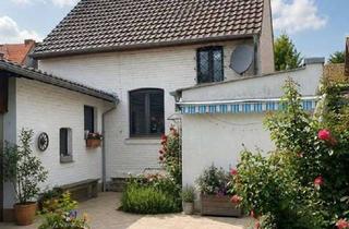 Einfamilienhaus kaufen in 50354 Hürth, Freistehendes Einfamilienhaus mit viel Charme und sonnigem Garten