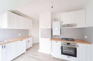 Wohnung mieten in Schwartauer Allee 121, 23554 St. Lorenz Nord, 110m²-DG-Whg. in schönem Altbau, renoviert, 4-Zimmer, mit neuer EBK