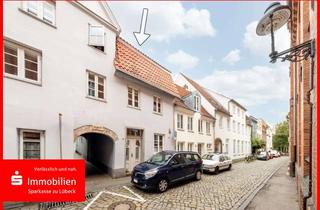 Haus kaufen in 23552 Innenstadt, Saniertes Altstadthaus mit Balkon im Aegiedienviertel