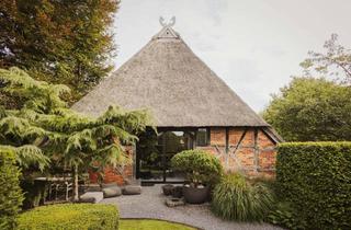 Haus kaufen in 23896 Poggensee, Räucherkate Poggensee: Spektakuläre, moderne Architektur unter Reet - nur 38 Minuten von der Alster