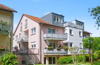 Wohnung kaufen in 71083 Herrenberg, Attraktive 2,5-Zimmer-Wohnung mit zwei Balkonen, zwei Stellplätzen in Herrenberg