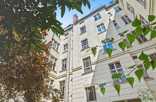 Wohnung kaufen in 10707 Berlin, Denkmalschutz: 4-Zimmer-Altbauwohnung mit Loggia und Aufzug in ruhiger Gartenhauslage in Berlin