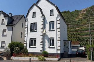 Einfamilienhaus kaufen in 53474 Bad Neuenahr-Ahrweiler, Charmantes Einfamilienhaus mit zwei Garagen und traumhaftem Blick auf die Weinberge