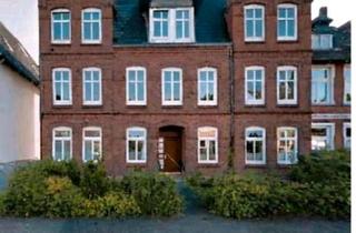 Mehrfamilienhaus kaufen in 24340 Eckernförde, Eckernförde - Attraktives Mehrfamilienhaus mit großem Entwicklungspotenzial