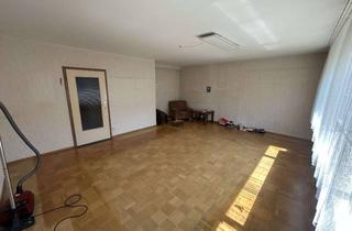 Mehrfamilienhaus kaufen in 73037 Göppingen, Großzügiges Mehrfamilienhaus in ruhiger Lage mit weitläufigem Garten und vielseitigen Nutzungsmöglic