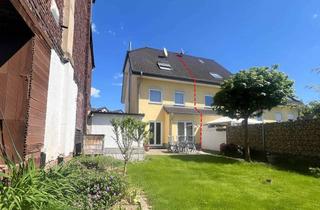 Haus kaufen in 51503 Rösrath, Familienhaus in Rösrath, zwei Bäder, Garten, Garage – S-Bahn fußläufig