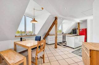 Wohnung kaufen in 13585 Berlin, Hell. Stilvoll. Besonders. Grün. Dachgeschoss mit Galerie und Terrasse