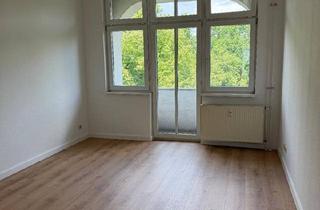 Wohnung kaufen in Hamburger Platz, 13086 Berlin, Berlin - Frisch renovierte 2-Zimmer-Altbauwohnung mit kleinem Balkon
