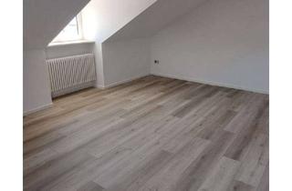 Wohnung mieten in Hippelstraße 55a, 81827 Trudering-Riem, 2 Zimmer DG Wohnung (ohne Balkon) in München-Trudering