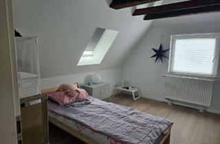 Wohnung mieten in Alt-Fechenheim 136, 60386 Fechenheim, Charmante 2-Zimmer-Dachgeschosswohnung Mit EBK