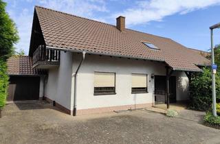 Haus kaufen in 66802 Überherrn, Freistehendes Ein-Zweifamilienhaus in bester ruhiger Lage