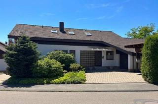 Haus kaufen in 75365 Calw, Großzügiges Zweifamilienhaus, ruhige Randlage und viel Platz mit 3 Garagen und großem Carport