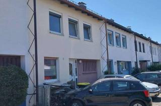 Haus kaufen in Hölderlinweg 10, 89250 Senden, Viel Platz in Senden: Reihenmittelhaus mit fünf Zimmern