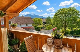 Wohnung kaufen in 83355 Grabenstätt, Traumhafte 4-Zimmer-Wohnung im Zweifamilienhaus nahe Chiemsee – mit Bergblick und Sichtdachstuhl