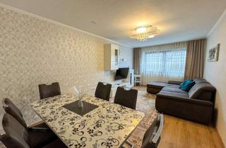 Wohnung kaufen in 41517 Grevenbroich, 3 Zimmer auf drei Ebenen: ca. 94 m² Wohnfläche, zwei Bäder, Hobbykeller und keine Gartenarbeit