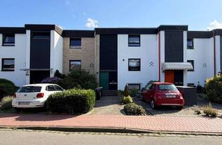 Wohnung kaufen in 30823 Garbsen, Ihr neues IMMOBILIEN QUARTIER: Helle 2-Zimmer Dachgeschosswohnung mit hohen Decken & Südbalkon