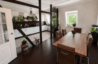 Wohnung kaufen in 47137 Mittelmeiderich, Stilvoller Altbaucharme - 4,5 Zimmer Dachgeschosswohnung