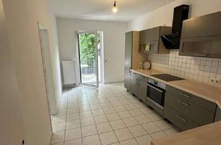 Wohnung mieten in Scharrenbroicher Straße 55c, 51503 Rösrath, Modernisierte 3-Zimmer-Erdgeschosswohnung mit Garten, Terrasse und zwei Stellplätzen