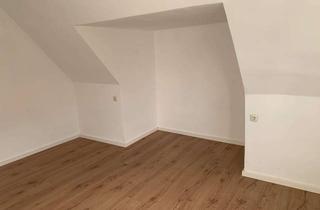 Wohnung mieten in 59929 Brilon, DG-Wohnung -3 Zimmer, Küche, Diele, Bad mit Einbauküche in Brilon