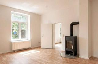 Wohnung mieten in Bahnhofstraße 10, 08248 Klingenthal, Großzügige 2-Zimmer Denkmal-Wohnung mit Kamin und Einbauküche in Klingenthal