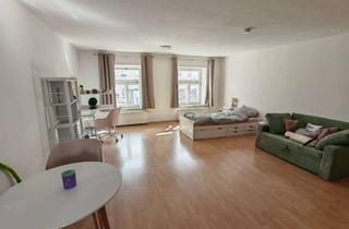 Wohnung mieten in Stadtplatz 21, 84137 Vilsbiburg, Großzügige 1-Zimmer-Wohnung mit Blick auf Stadtplatz und Vils