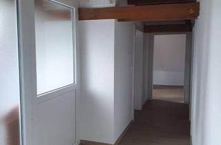 Wohnung mieten in Schloßstraße 29-31, 66538 Neunkirchen, Komplett sanierte Dachgeschosswohnung mit Sichtgebälk und Einbauküche(Whg.7)