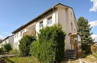 Haus kaufen in 31319 Sehnde, Attraktives Doppelhaus mit zwei Wohneinheiten und großem Garten