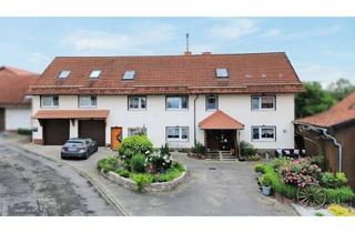 Haus kaufen in 36369 Lautertal, Mehrgenerationenhaus mit Haupthaus, zwei separaten Wohnungen über der Garage und Garten in Lautertal