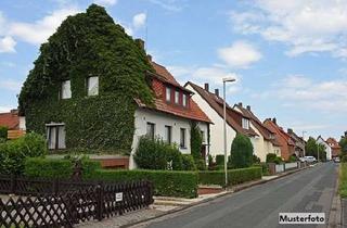 Haus kaufen in Im Wiesengrund xxx, 95100 Selb, 2-Familienhaus nebst Doppelgarage in guter Wohnlage