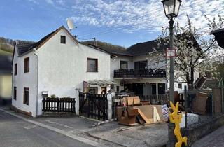 Haus kaufen in 53424 Remagen, Sanierungsbedürftiges Zweifamilienhaus mit Potenzial in Remagen-Unkelbach