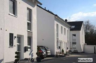 Haus kaufen in Jahnstraße xxx, 64569 Nauheim, Platz für Alle! Freistehendes 2-Familienhaus nebst Garagen und
