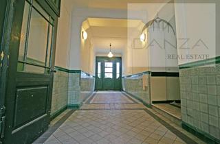 Wohnung kaufen in 13353 Wedding, Im Sprengel-Kiez! Altbau-Wohnung ganz oben zur Kapitalanlage oder späteren Selbstnutzung