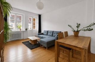 Wohnung kaufen in 12157 Steglitz, Altbauklassiker mit Südbalkon und drei Schlafzimmern in Berlin-Schöneberg