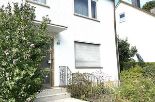 Reihenhaus kaufen in 42659 Burg, Alltagstaugliches Endreihenhaus mit 5 Zimmern in Solingen