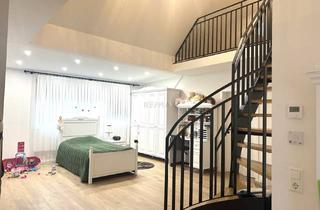 Wohnung kaufen in 70435 Zuffenhausen, Sofort FREI! Stilvoll sanierte Dachgeschosswohnung mit Balkon & moderner Energietechnik