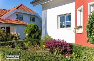Doppelhaushälfte kaufen in 53773 Hennef, Doppelhaushälfte nebst überdachter Terrasse, Garten und Garage
