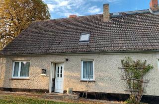 Mehrfamilienhaus kaufen in 19417 Warin, Warin - Sanierungsbedürftiges 3-Familienhaus, Grundstück ca. 2600qm
