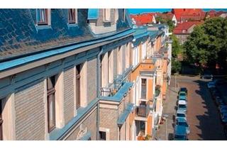 Wohnung kaufen in 06114 Halle, Halle (Saale) - 4-Raum Altbauwohnung, 2 Balkone, Fahrstuhl, Pauluskirchenblick