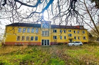Haus kaufen in 17091 Rosenow, Rosenow - Wohnensemble mit Ausbaupotenzial bei Neubrandenburg