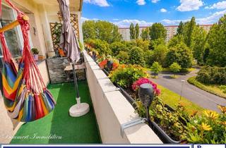 Wohnung kaufen in 12681 Marzahn, Attraktive Eigentumswohnung mit Balkon, Aufzug und neuer Einbauküche