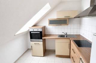 Wohnung mieten in 38486 Klötze, Klein, aber fein: Helle 2-Zimmer-Dachgeschosswohnung mit Einbauküche – teilmöbliert