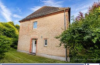 Haus kaufen in 13057 Falkenberg, Interessante Immobilie mit Keller in Alt-Hohenschönhausen OT Falkenberg